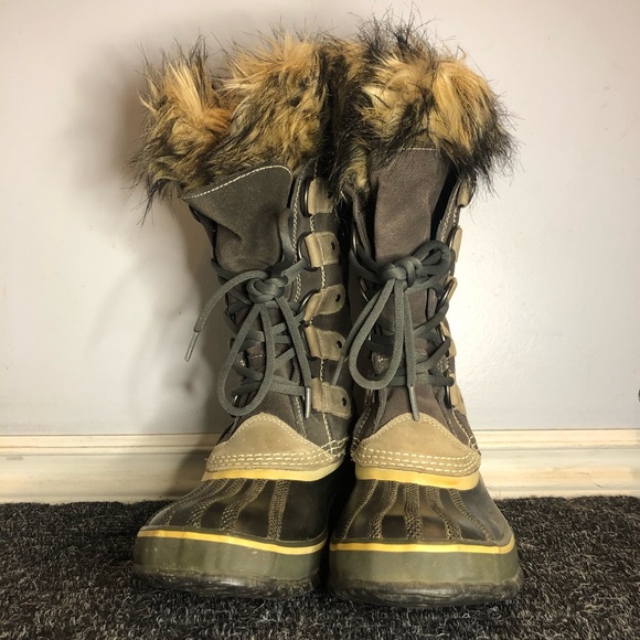 SOREL | Women’s Joan of Arctic™ Waterproof Boots - Picture 2 of 6